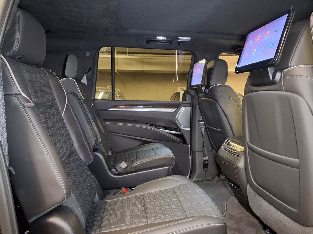 2026 Cadillac Escalade ESV Platinum Sport - Photo 10