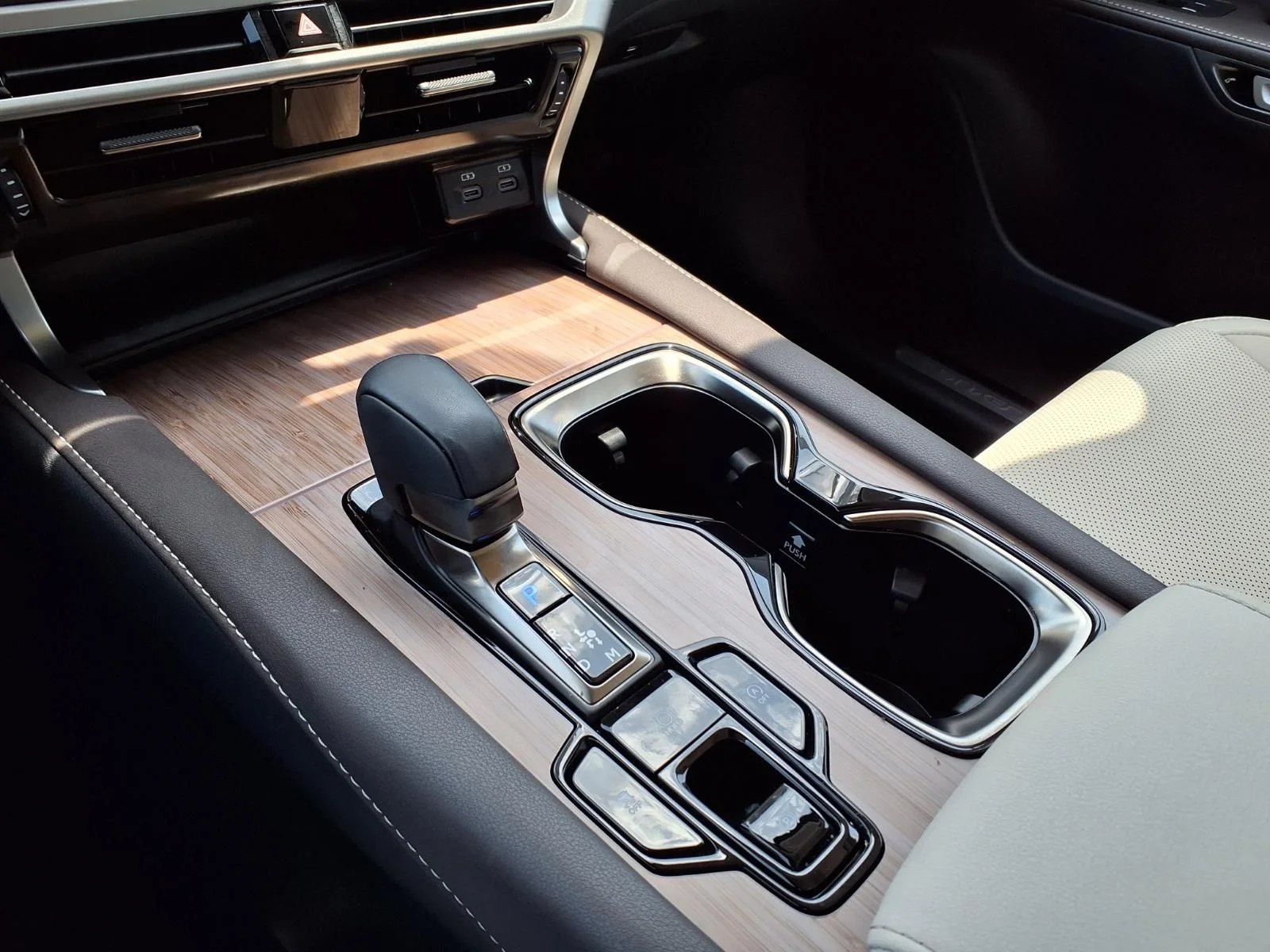 Used 2024 White Lexus 350 Premium image 25