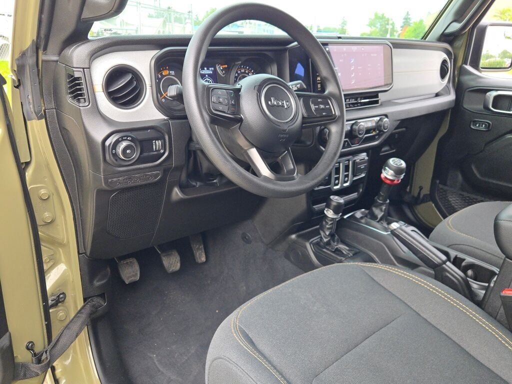Used 2025 Green Jeep Sport image 16