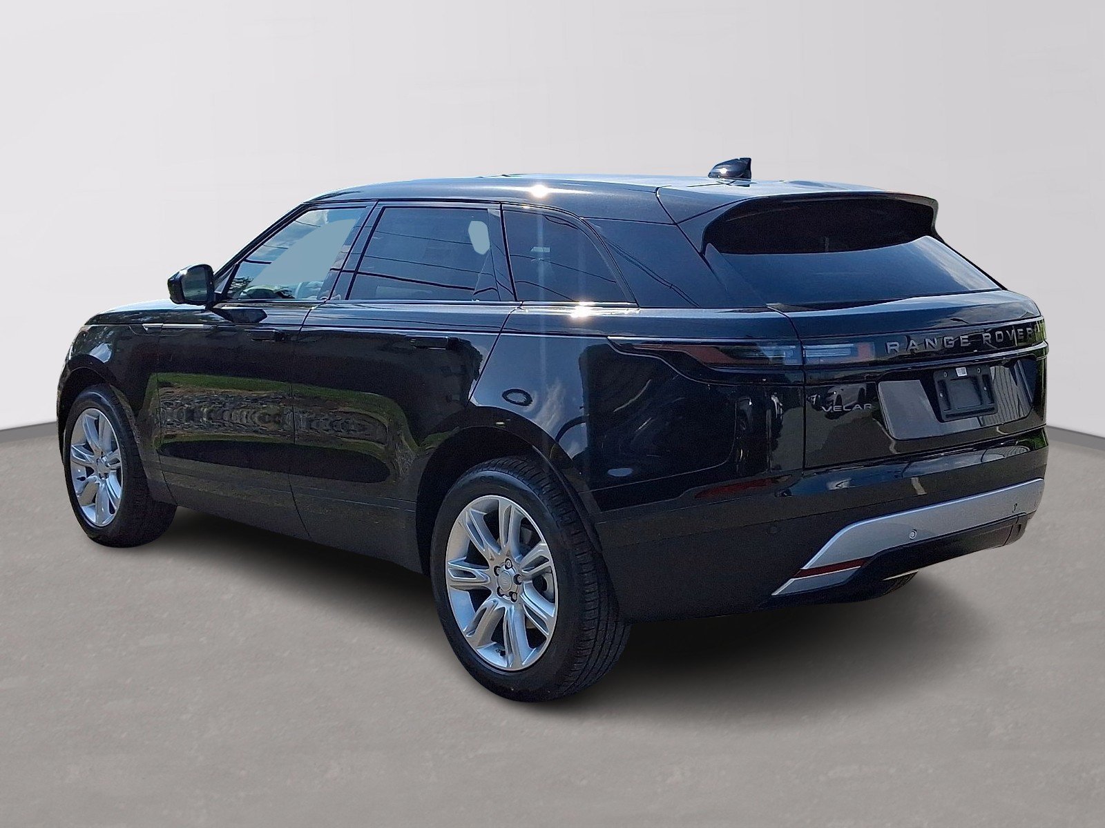 New 2026 Santorini Black Land Rover S image 4