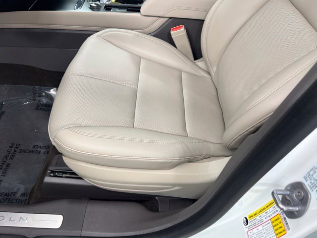 Used 2023 Pristine White Lincoln Standard image 14