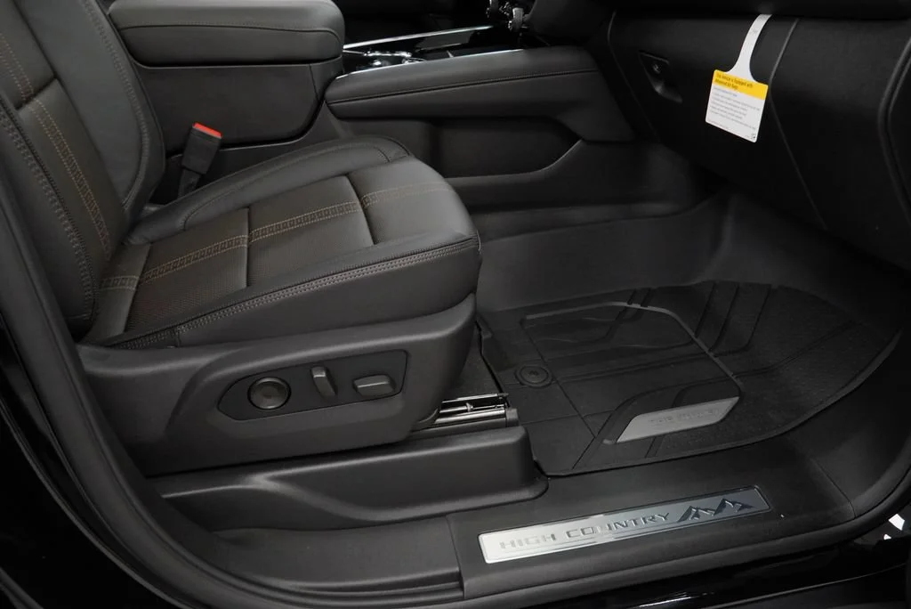 New 2026 Black Chevrolet High Country image 32