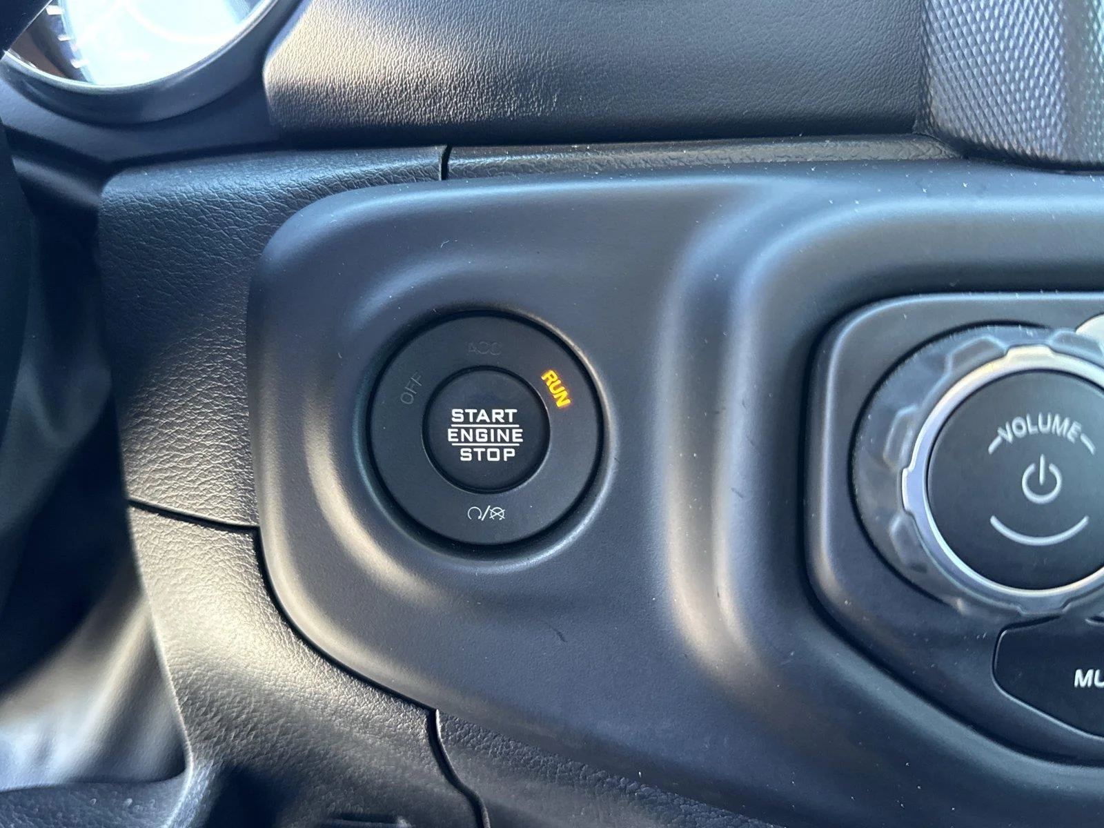 Used 2023 Sting-Gray Clearcoat Jeep High Altitude image 21