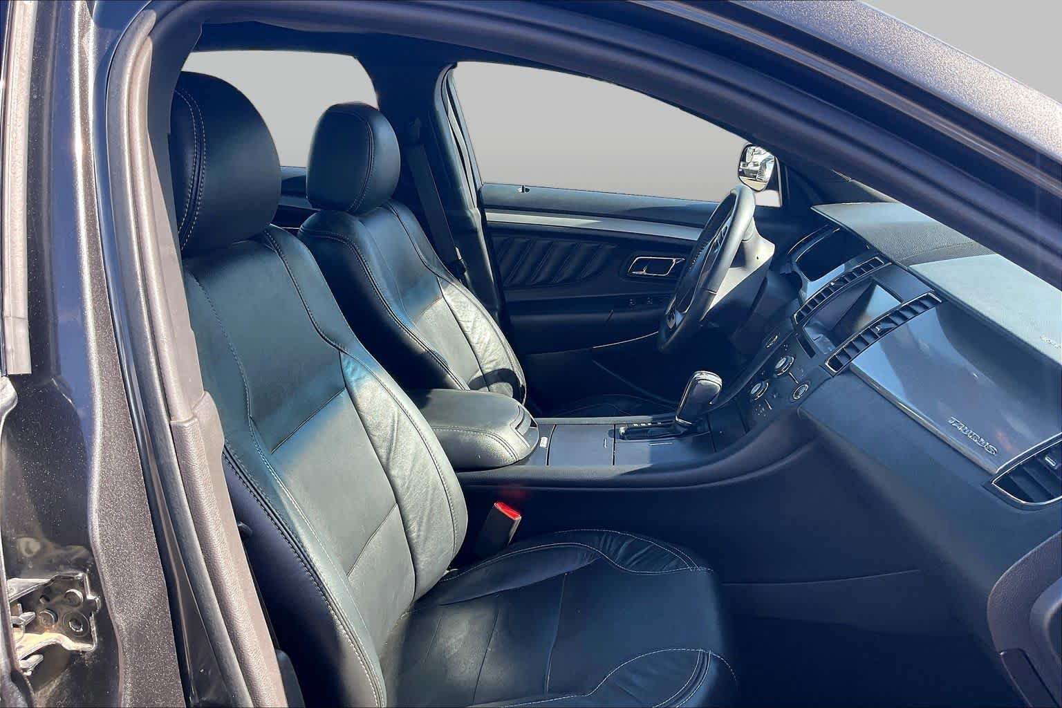 Used 2015 Magnetic Metallic Ford SEL image 9