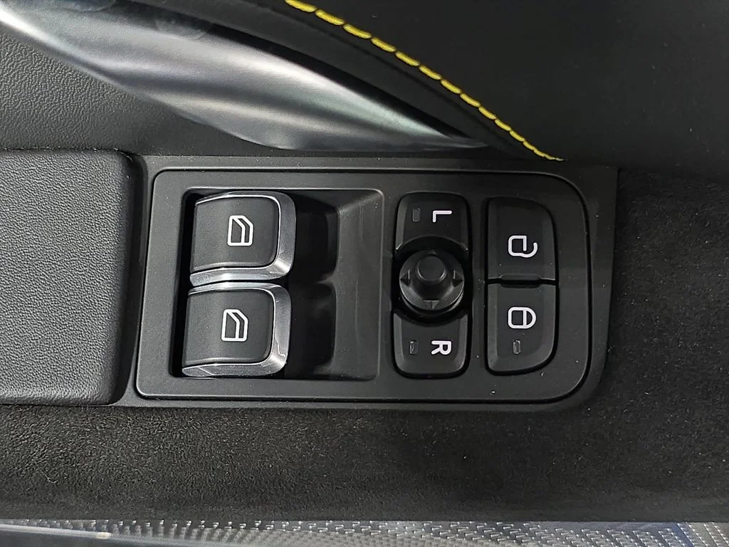 Used 2024  Lotus V6 image 21
