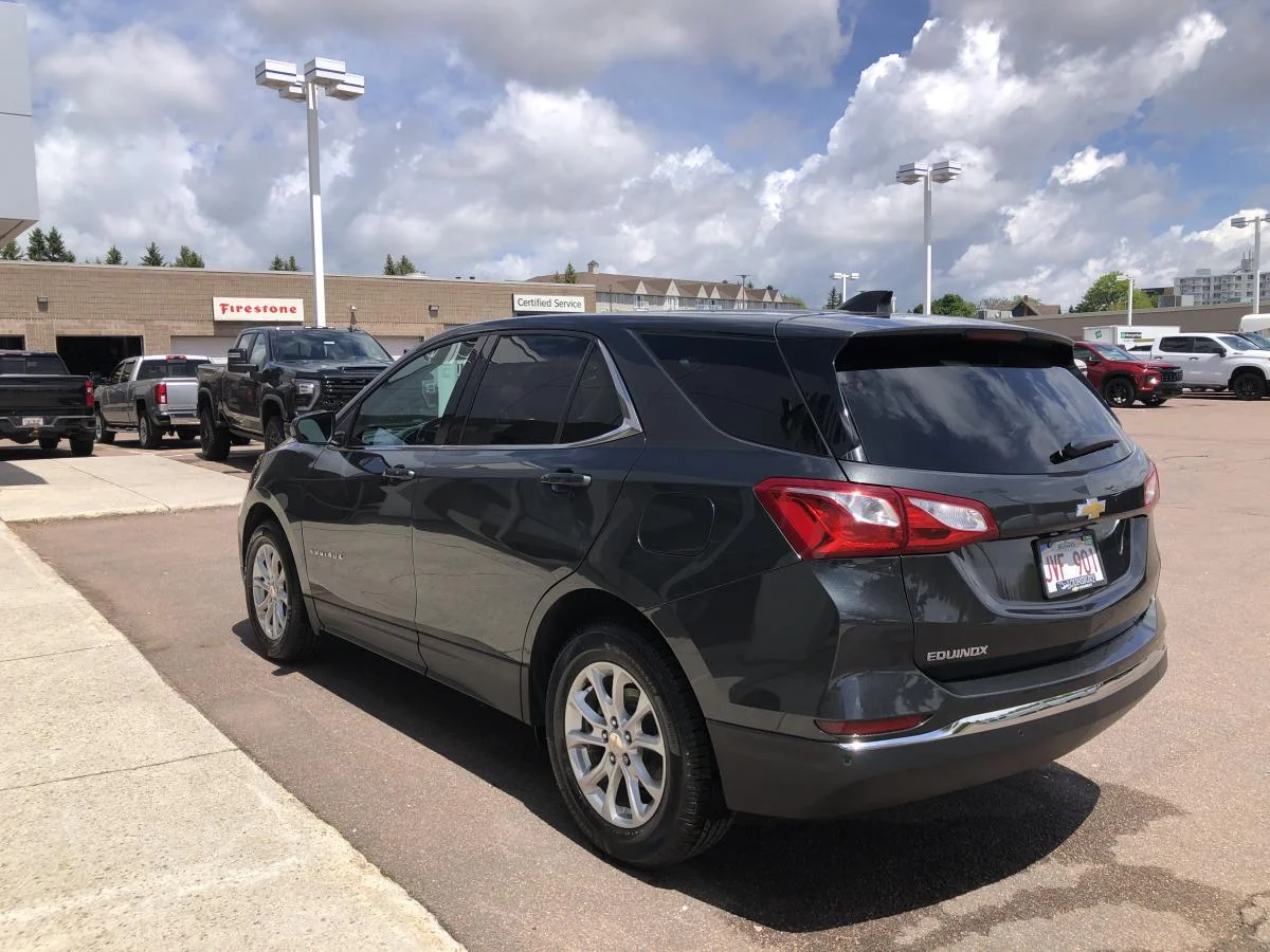 Used 2020 Grey Chevrolet Fwd 4dr Lt 1lt image 5