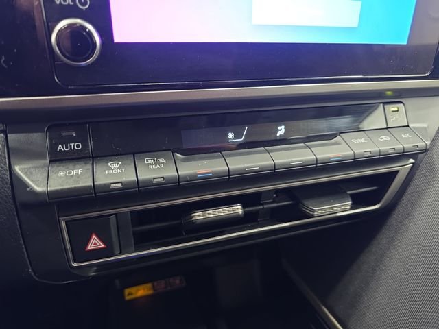 2025 Toyota Camry LE - Photo 18