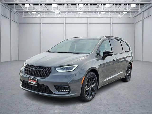 Used 2025 Ceramic Gray Clearcoat Chrysler Limited Front-Wheel Drive Passenger image 1