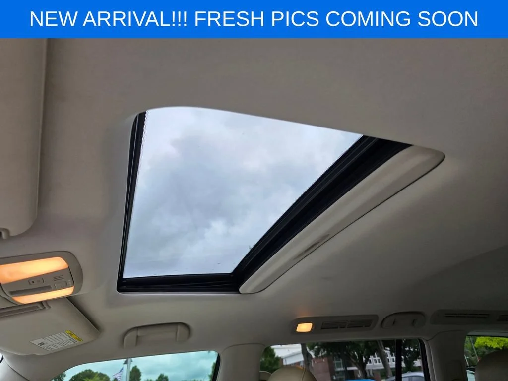 Used 2018 White INFINITI RWD image 10