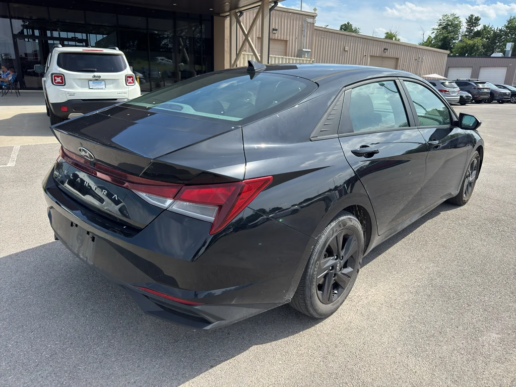 Used 2023 Onyx Black Hyundai SEL image 5