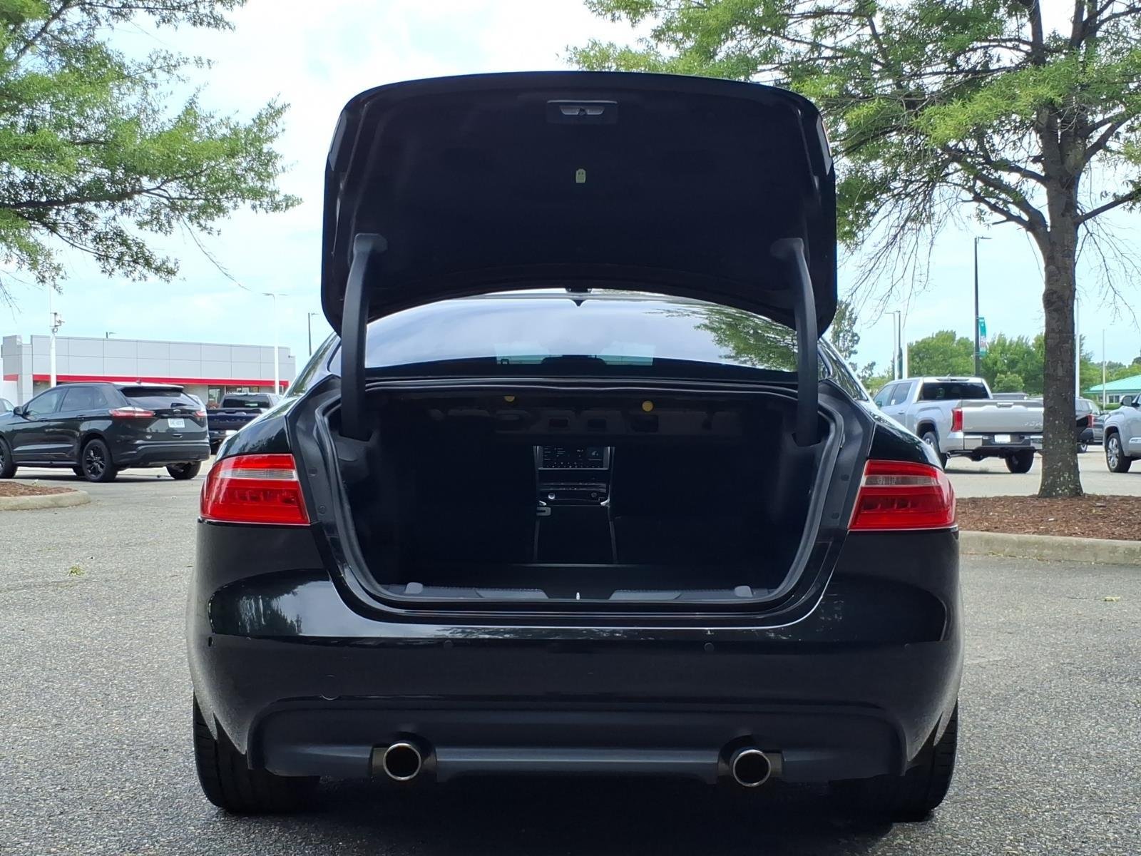 Used 2017 Ultimate Black Metallic Jaguar 35t R-Sport image 28