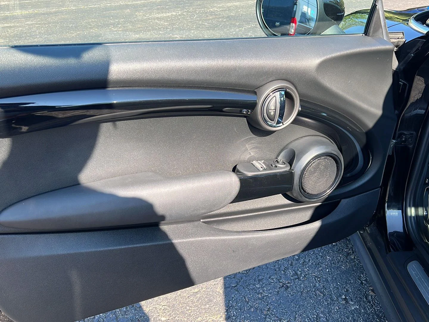 Used 2018 Midnight Black Metallic MINI Base image 17
