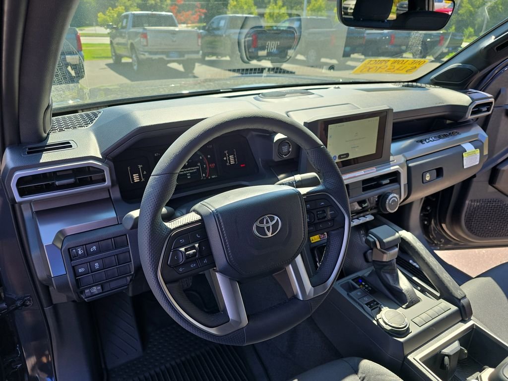 2025 Toyota Tacoma SR5 - Photo 17