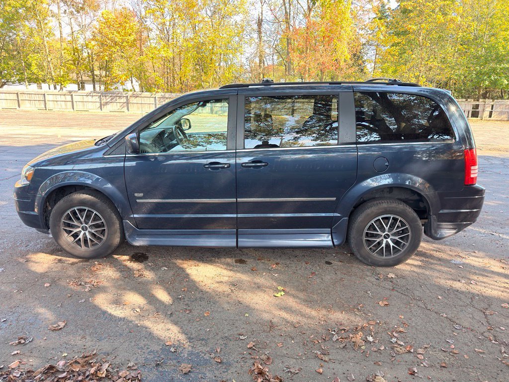Used 2009 Blue Chrysler Touring image 14