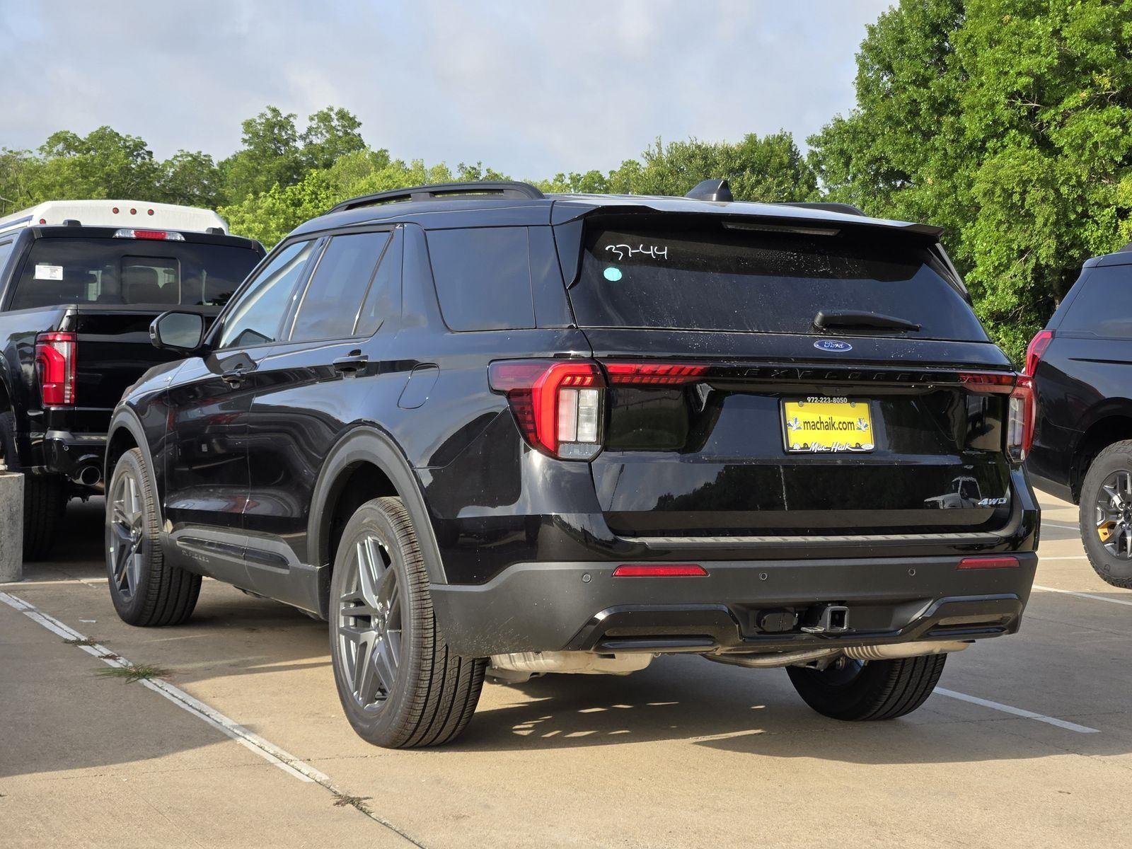 New 2026 Agate Black Metallic Ford ST-Line image 3