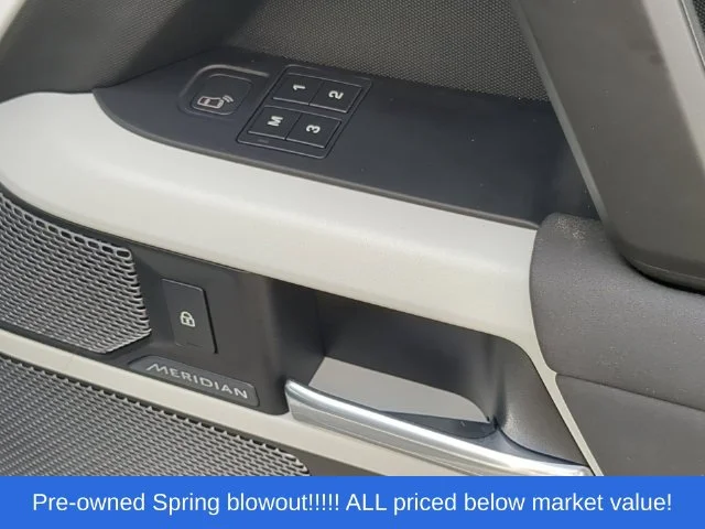 Used 2020  Land Rover SE image 46