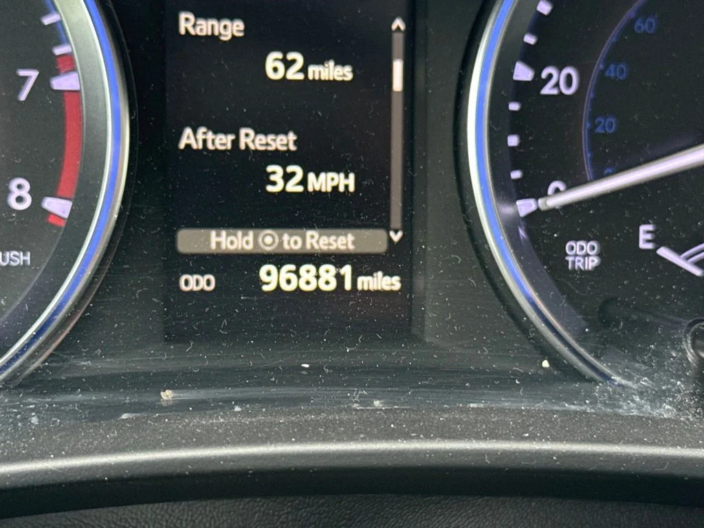 Used 2018 White Toyota XLE image 22