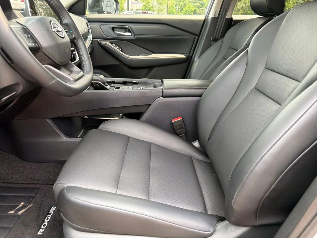 Used 2026 Boulder Gray Pearl Nissan Dark Armor image 25