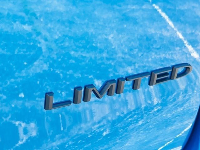 New 2027 Hydro Blue Pearl-Coat Exterior Paint Chrysler Limited image 28