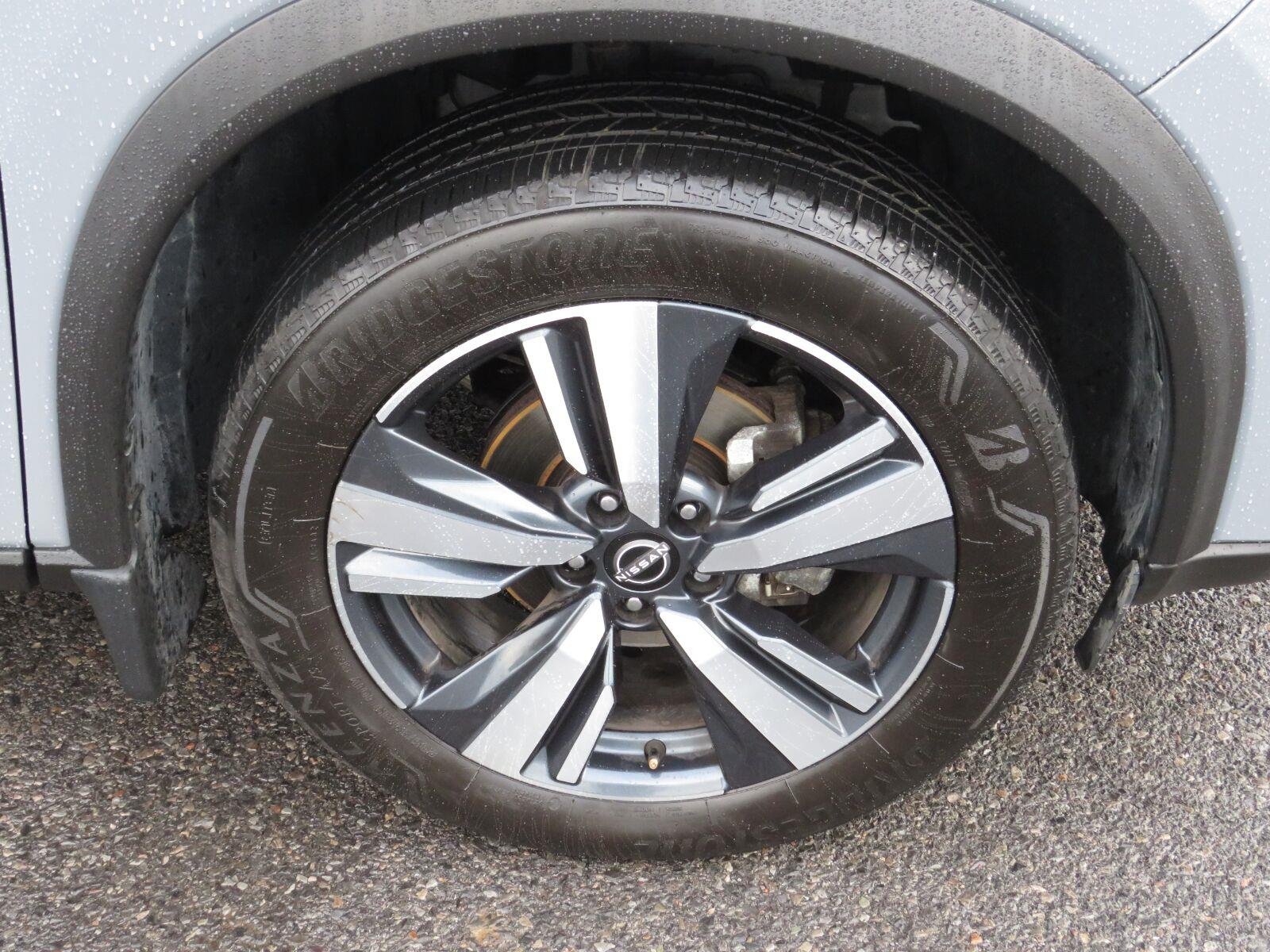 Used 2024 Boulder Gray Pearl Nissan SL image 17
