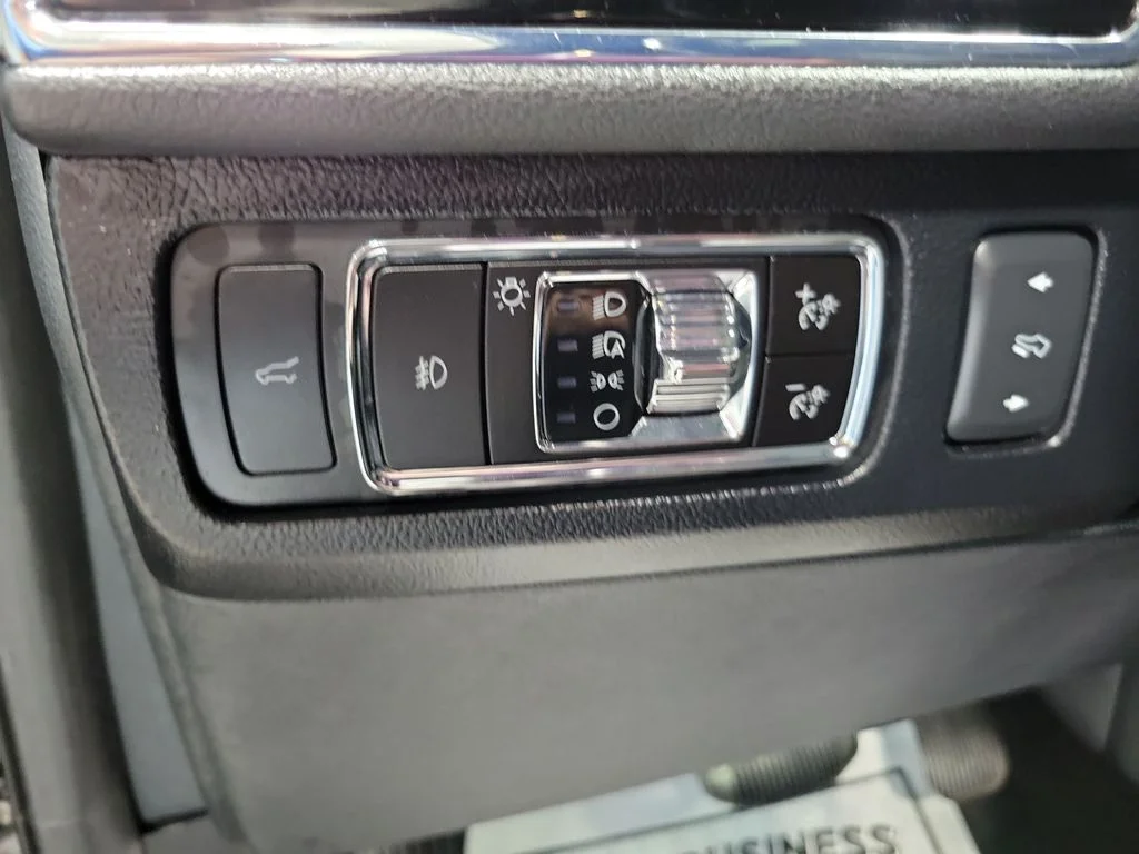Used 2024 Black Metallic Lincoln Reserve image 38