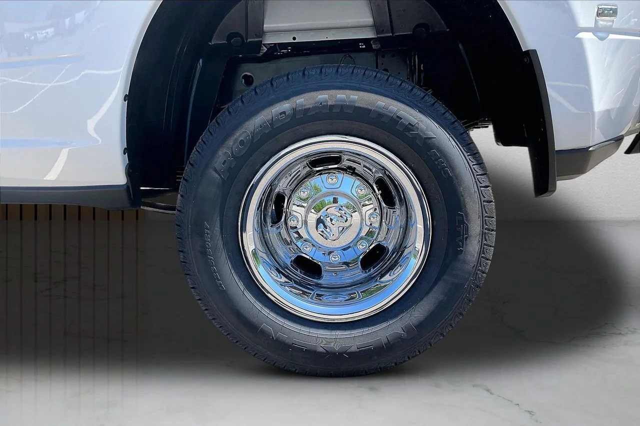 New 2026 Bright White Clear-Coat Exterior Paint RAM Tradesman image 34