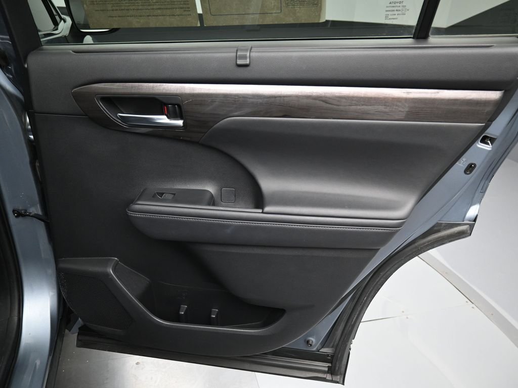 Used 2020  Toyota Platinum image 36