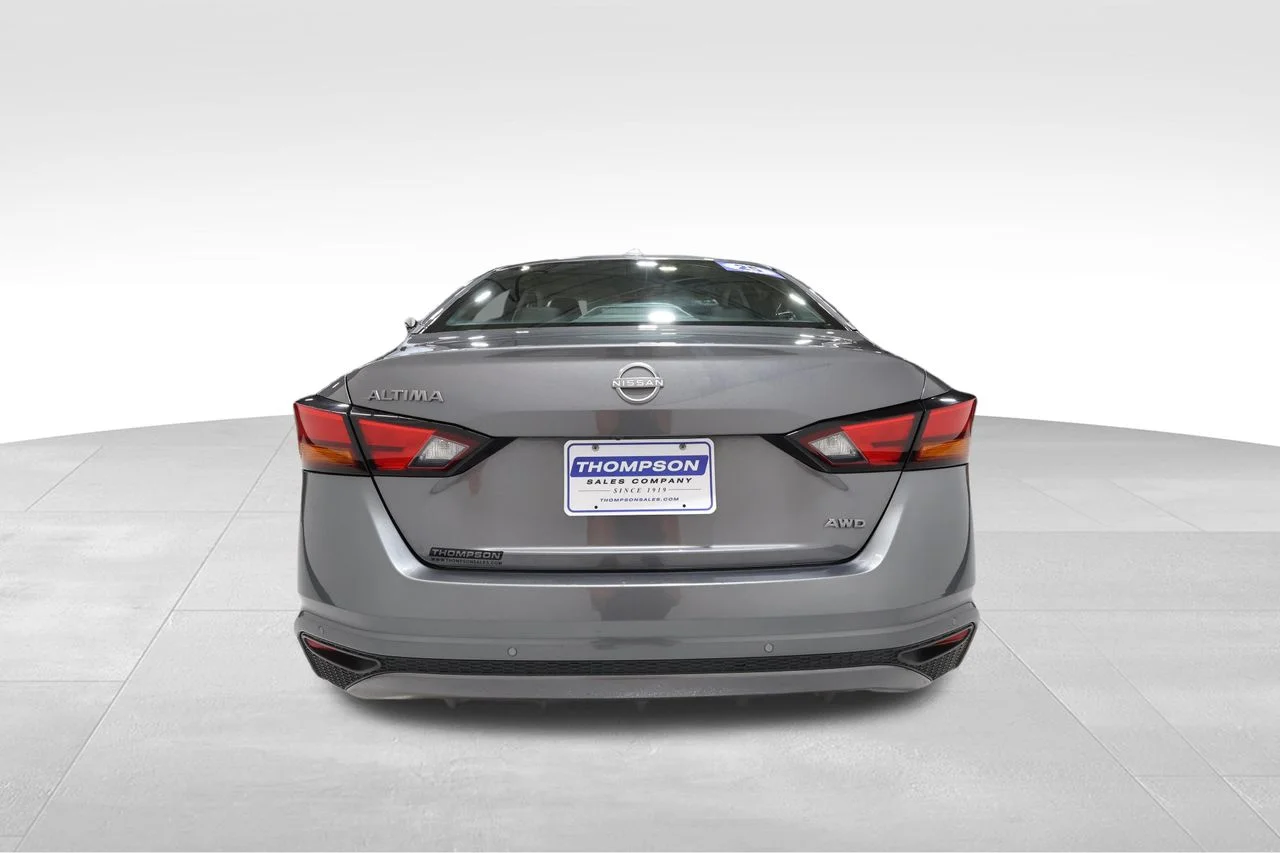 Used 2025 Gray Nissan 2.5 SV image 3