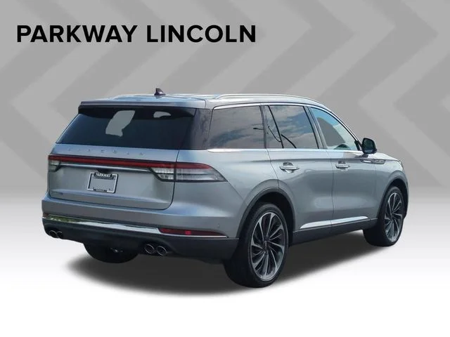 Used 2021 Silver Lincoln Reserve image 5