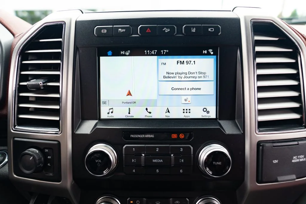 Used 2019 White Ford Platinum image 14