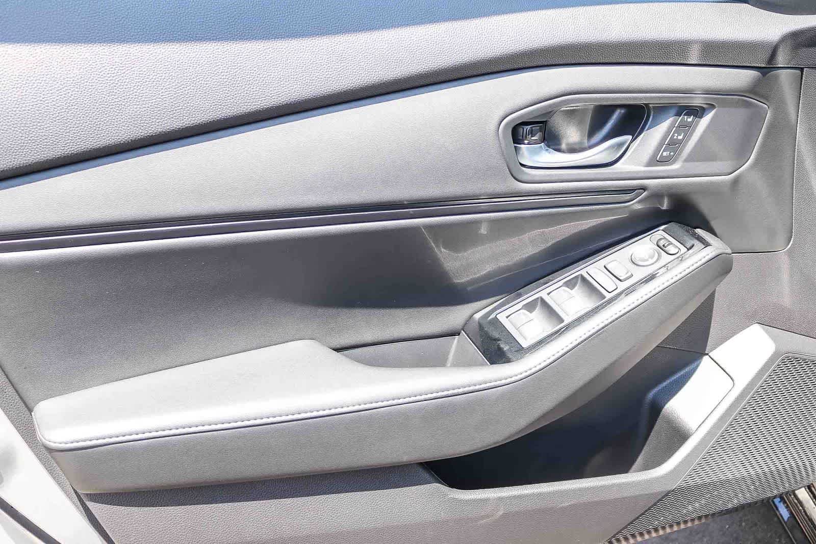 Used 2024 Solar Silver Metallic Honda Touring image 20
