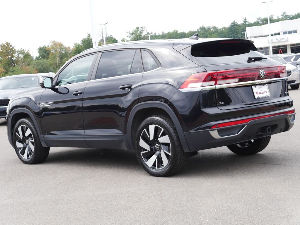 Used 2024 Black Volkswagen 2.0T SE w/Technology image 5