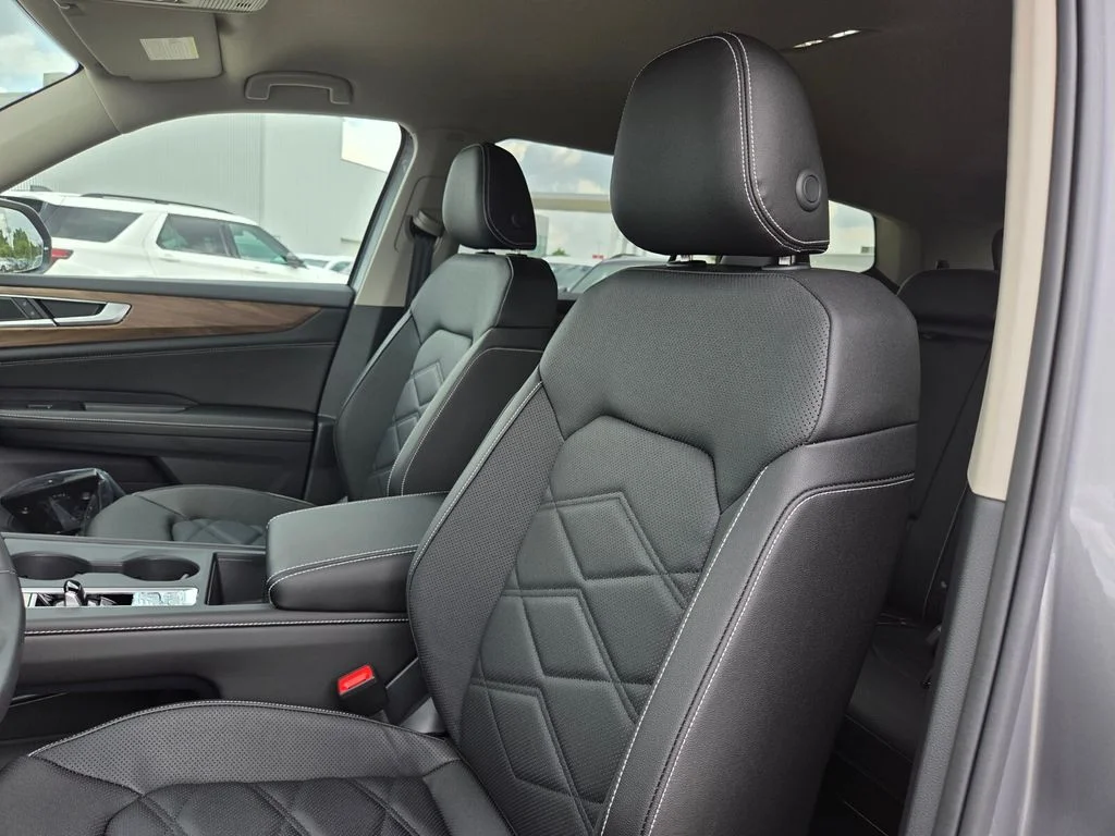 New 2026 Silver Volkswagen 2.0T SE image 11