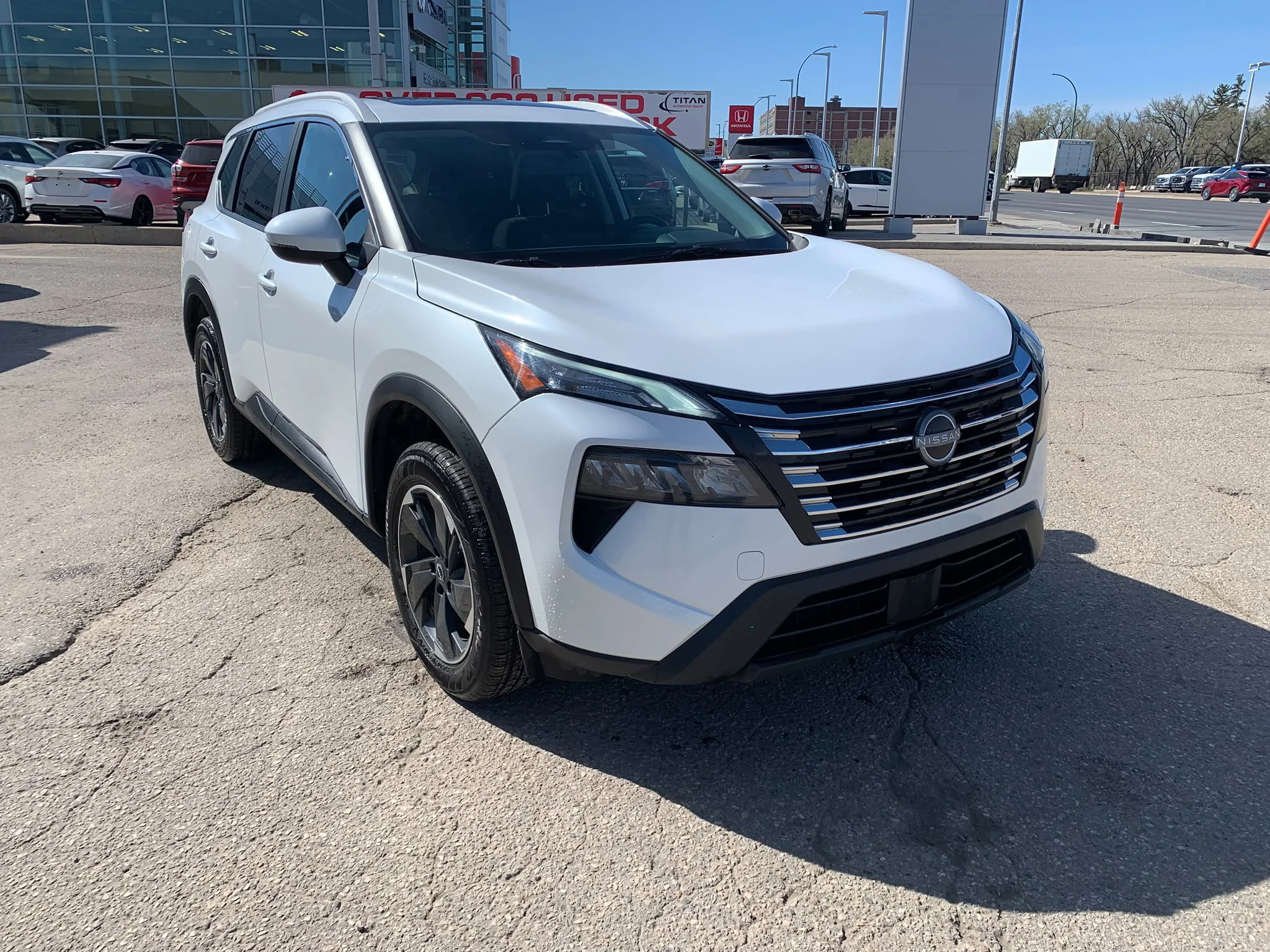 Certified Used 2025 Everest White Tricoat Pearl Nissan SV*Adaptive Cruise | Remote Start | Htd Seats | Pano Roof | Htd Wheel | Blind Spot Detection image 5