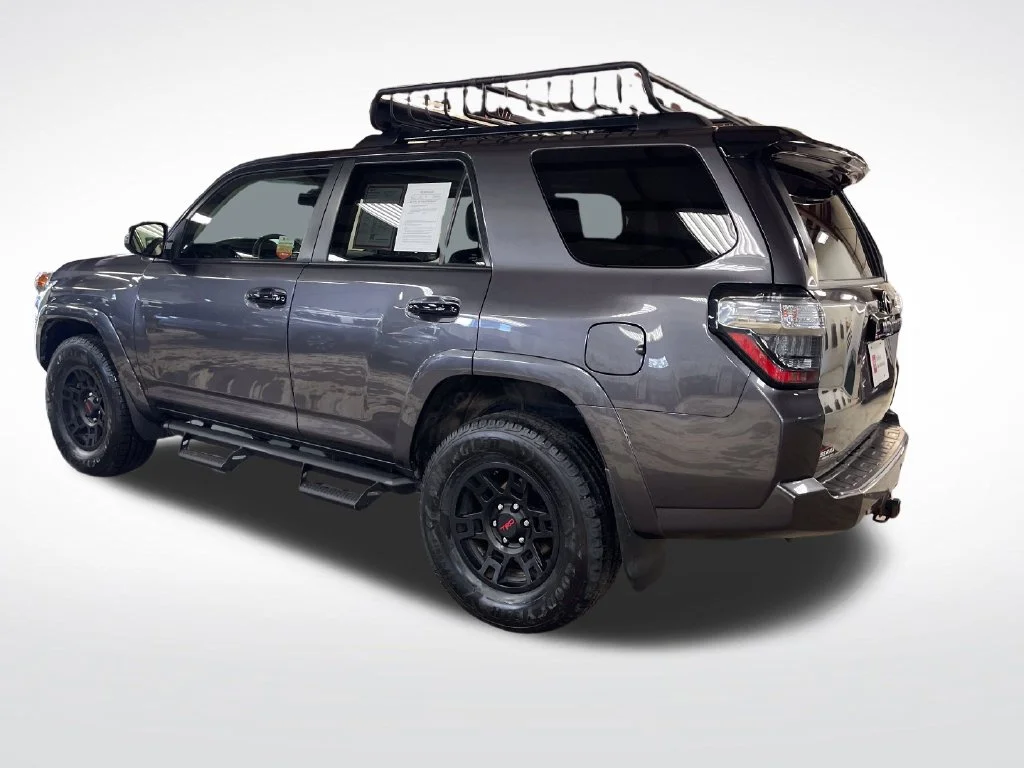 Used 2021 Gray Toyota Venture image 3