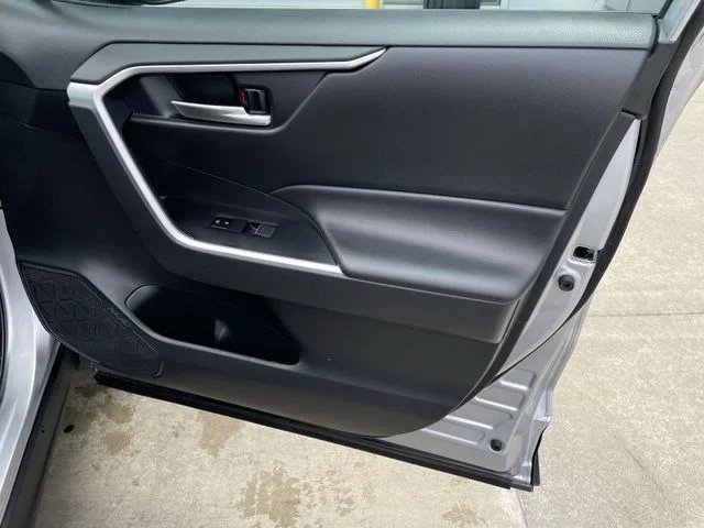 2024 Toyota RAV4 XLE - Photo 39