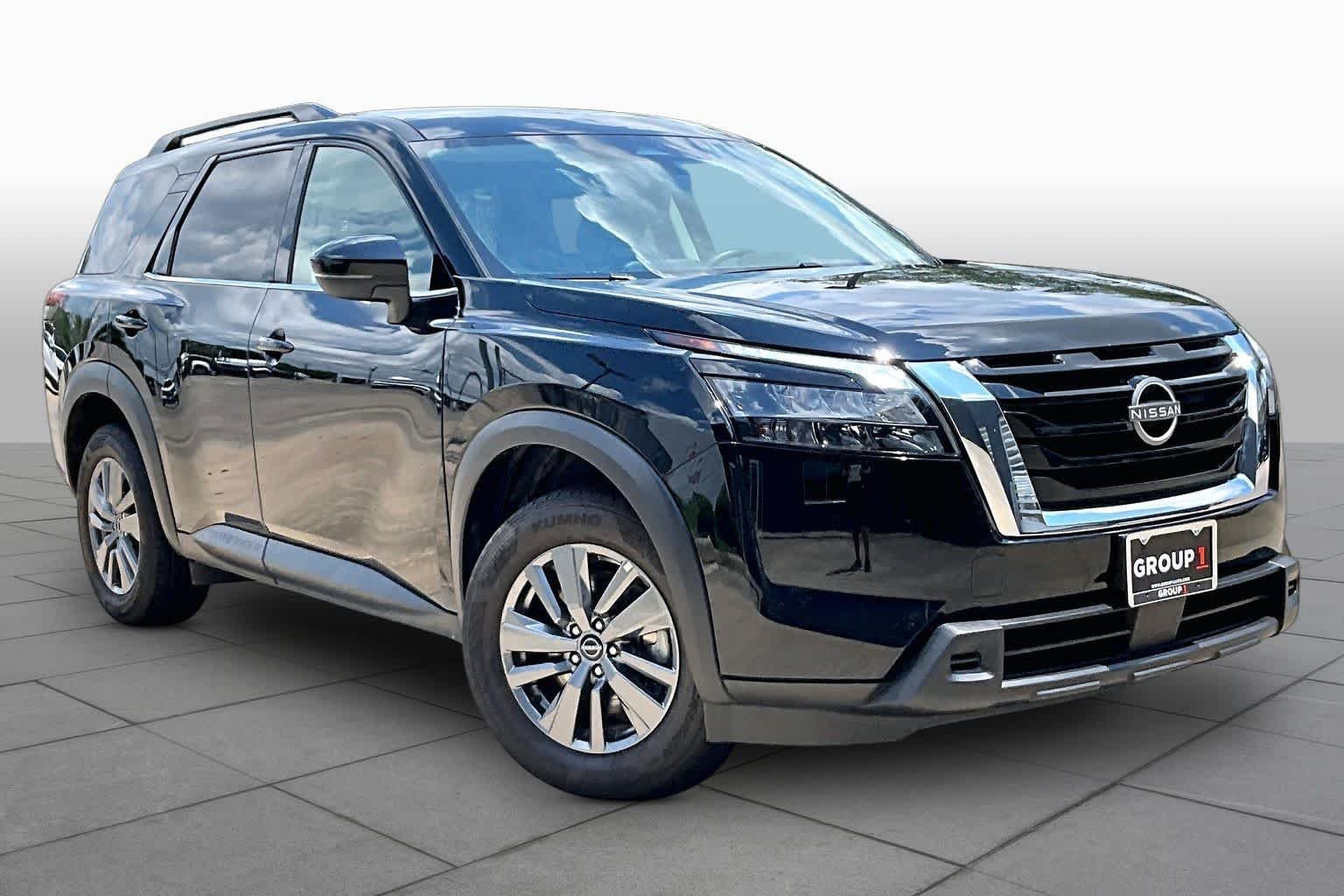 Used 2025 Super Black Nissan SV image 3