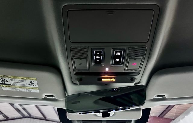 Used 2020 White Land Rover SE image 35
