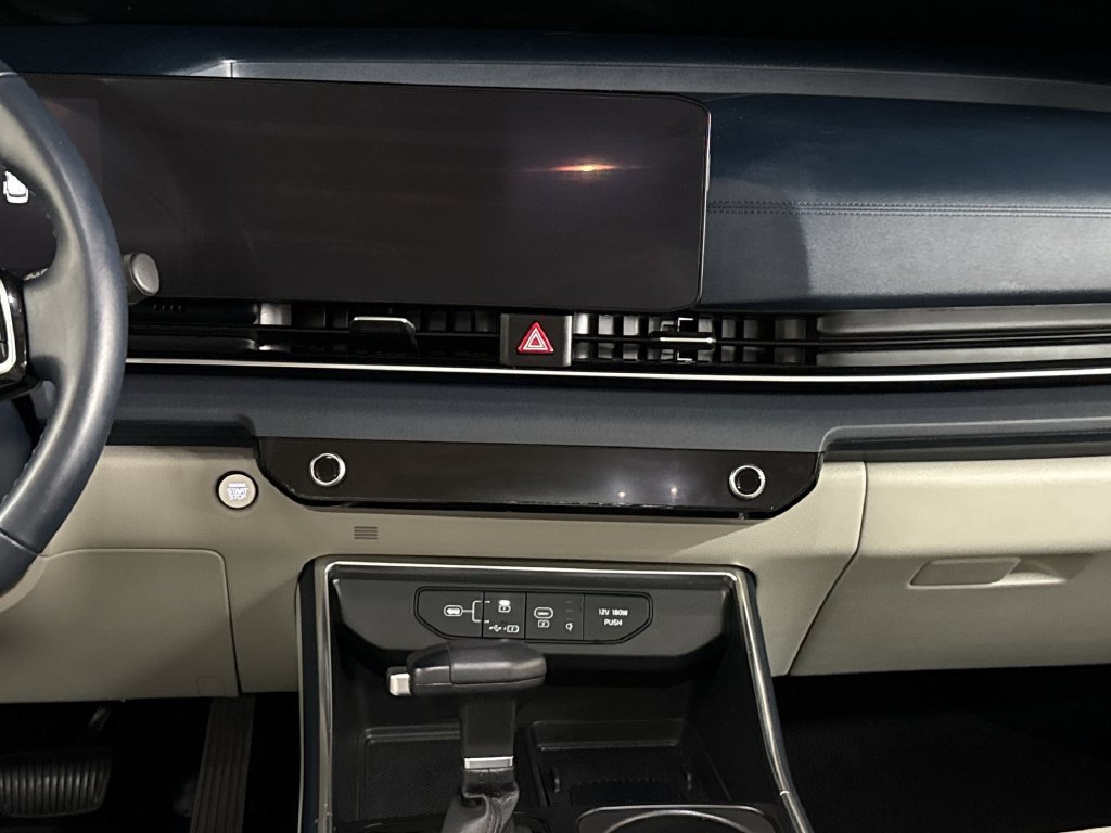 Used 2025 Ivory Kia SX image 27