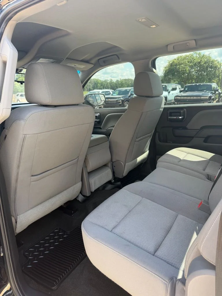 Used 2018 Black Chevrolet Custom image 17