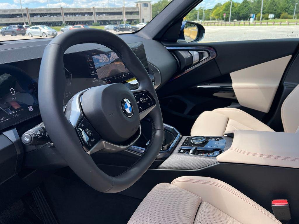 New 2026 Tanzanite Blue II Metallic BMW 30 xDrive image 4