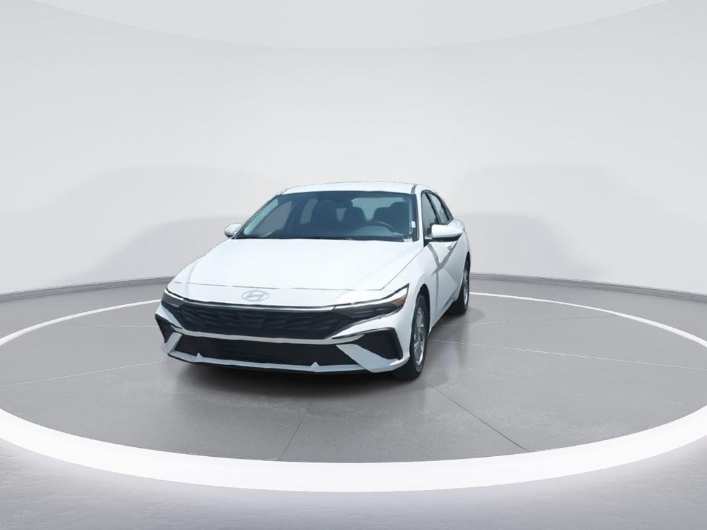 New 2026 White Hyundai SE image 3
