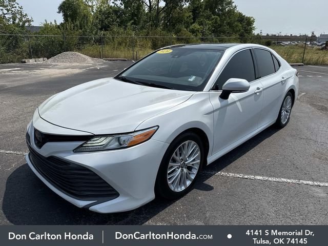 Used 2020 Pearl Toyota XLE image 3