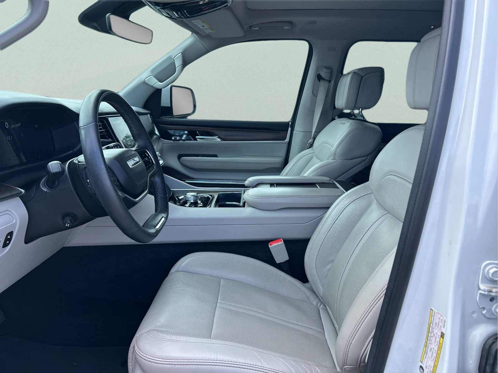 Used 2022 White Jeep Series I image 9