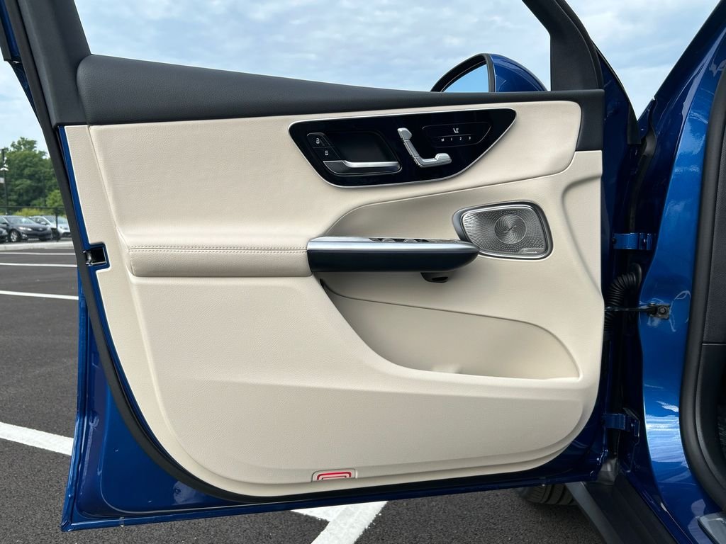 New 2027 Starling Blue Metallic Mercedes-Benz GLC 300 image 10