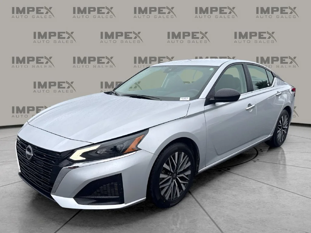 Used 2025 Silver Nissan 2.5 SV image 1