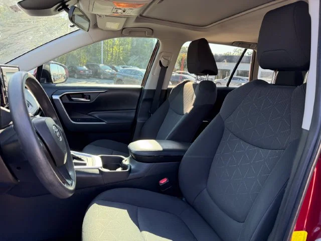 Used 2019 Pearl Toyota XLE image 11