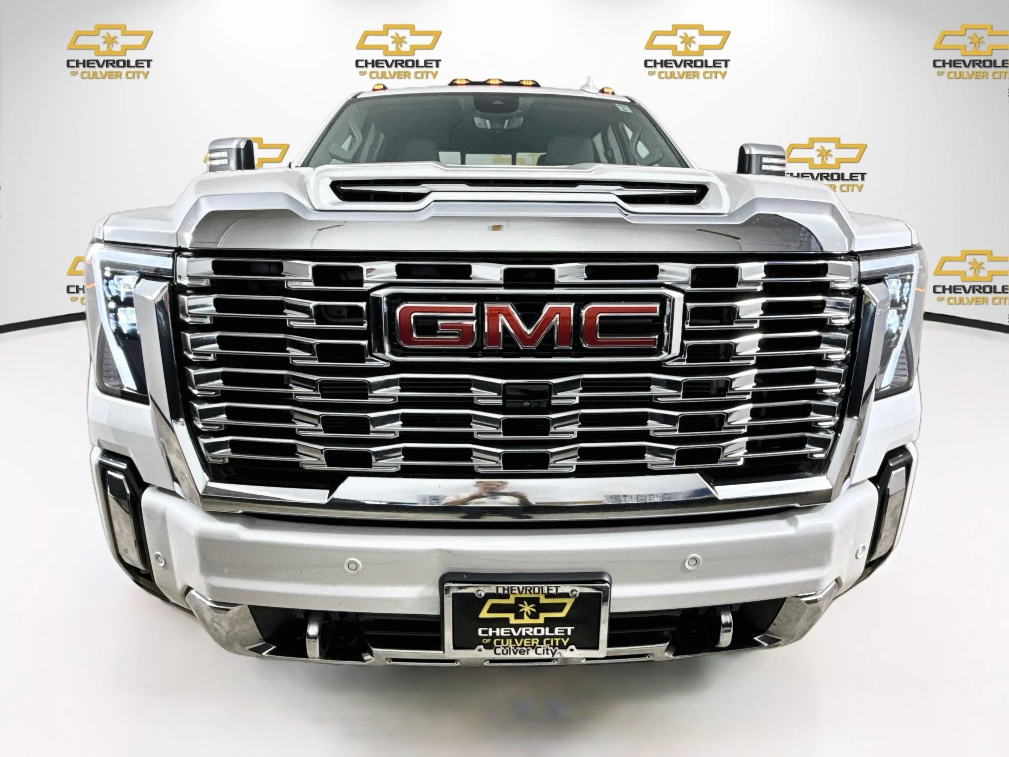Used 2024 White Frost Tricoat GMC Denali DRW image 2