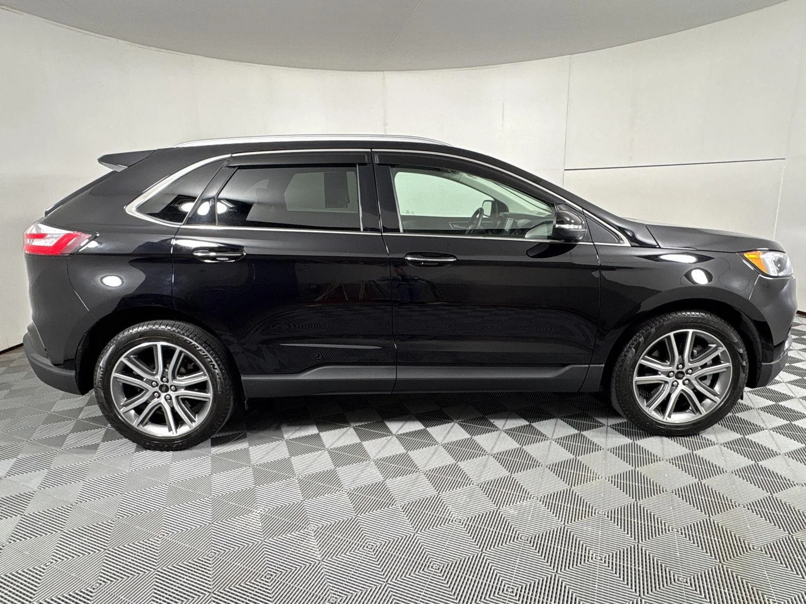 Used 2024 Agate Black Metallic Ford Titanium image 23