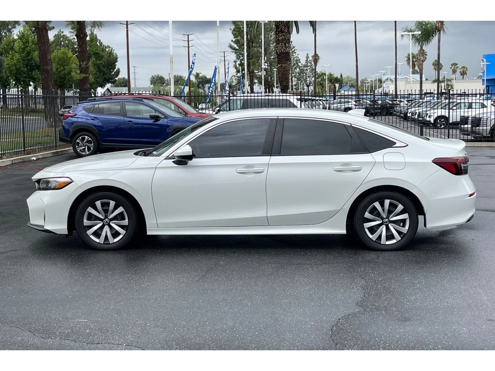 Used 2025 Platinum White Pearl Honda LX image 2